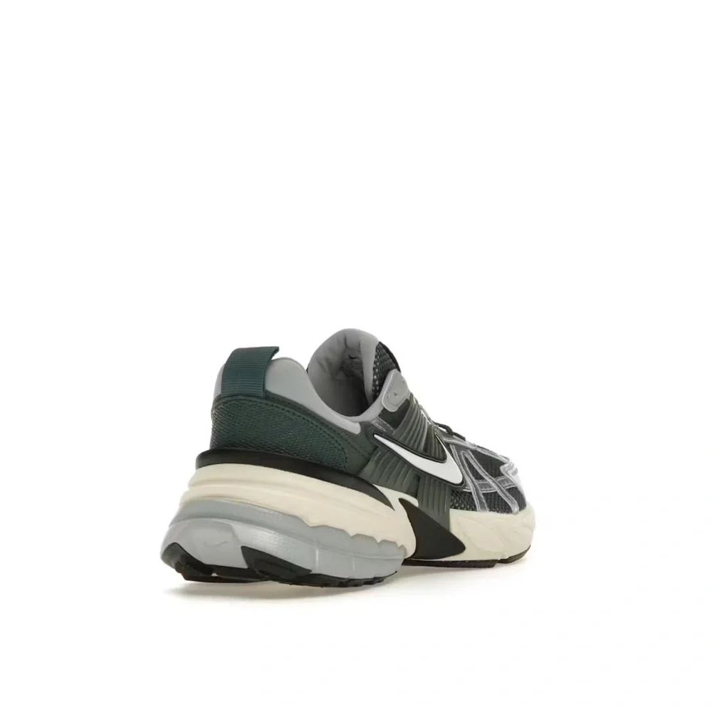 Nike V2K Run Vintage Green Men’s Size 8.5 Women’s Size 10